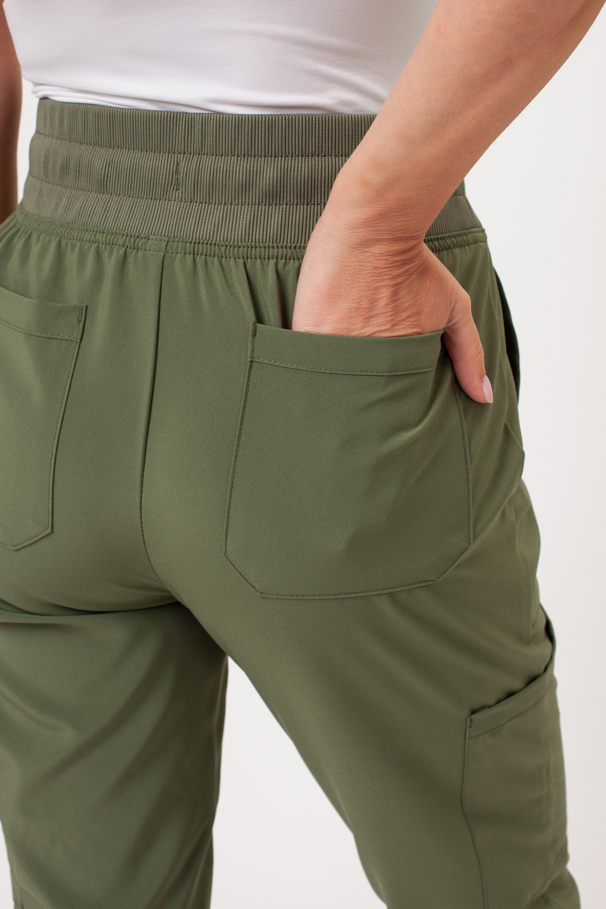 Dámská lékařská souprava Dickies EDS Essentials Jogger olivková-12