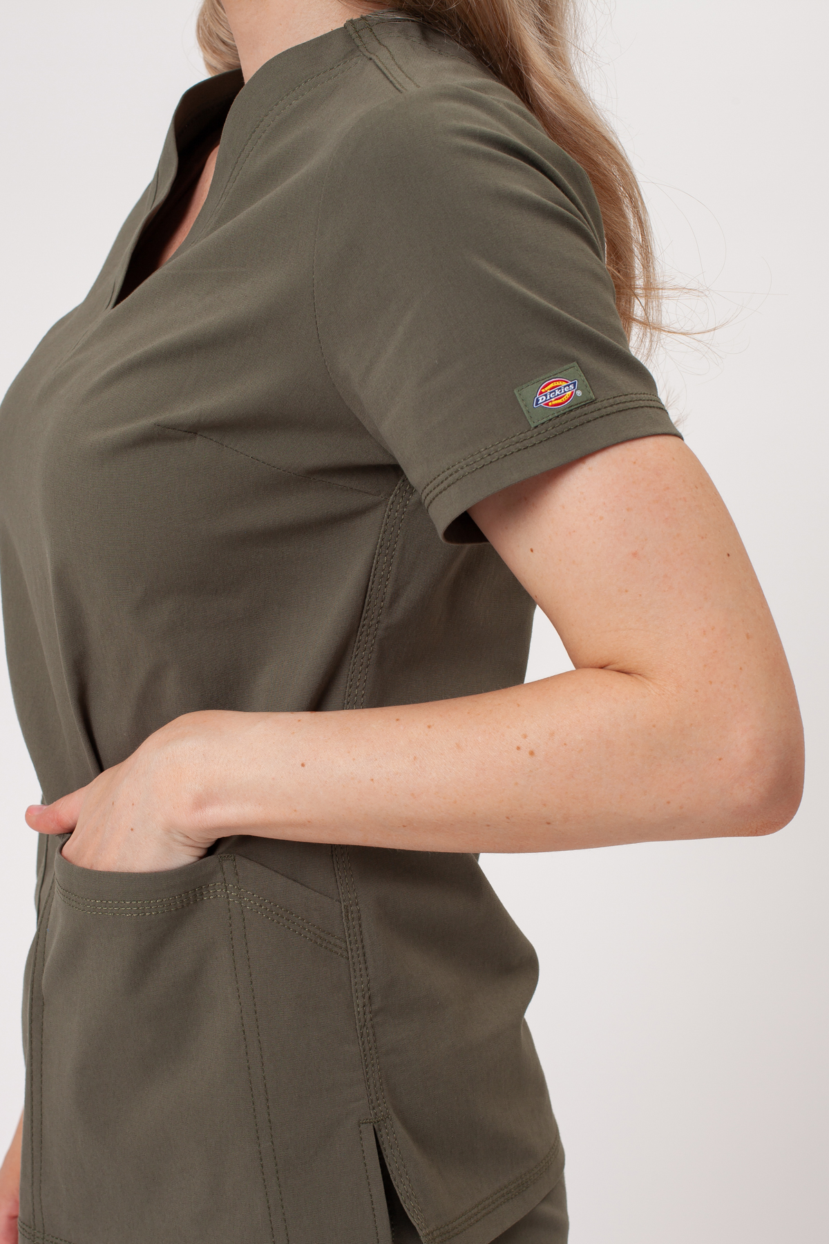 Dámská lékařská souprava Dickies Forge V-neck olivková-8