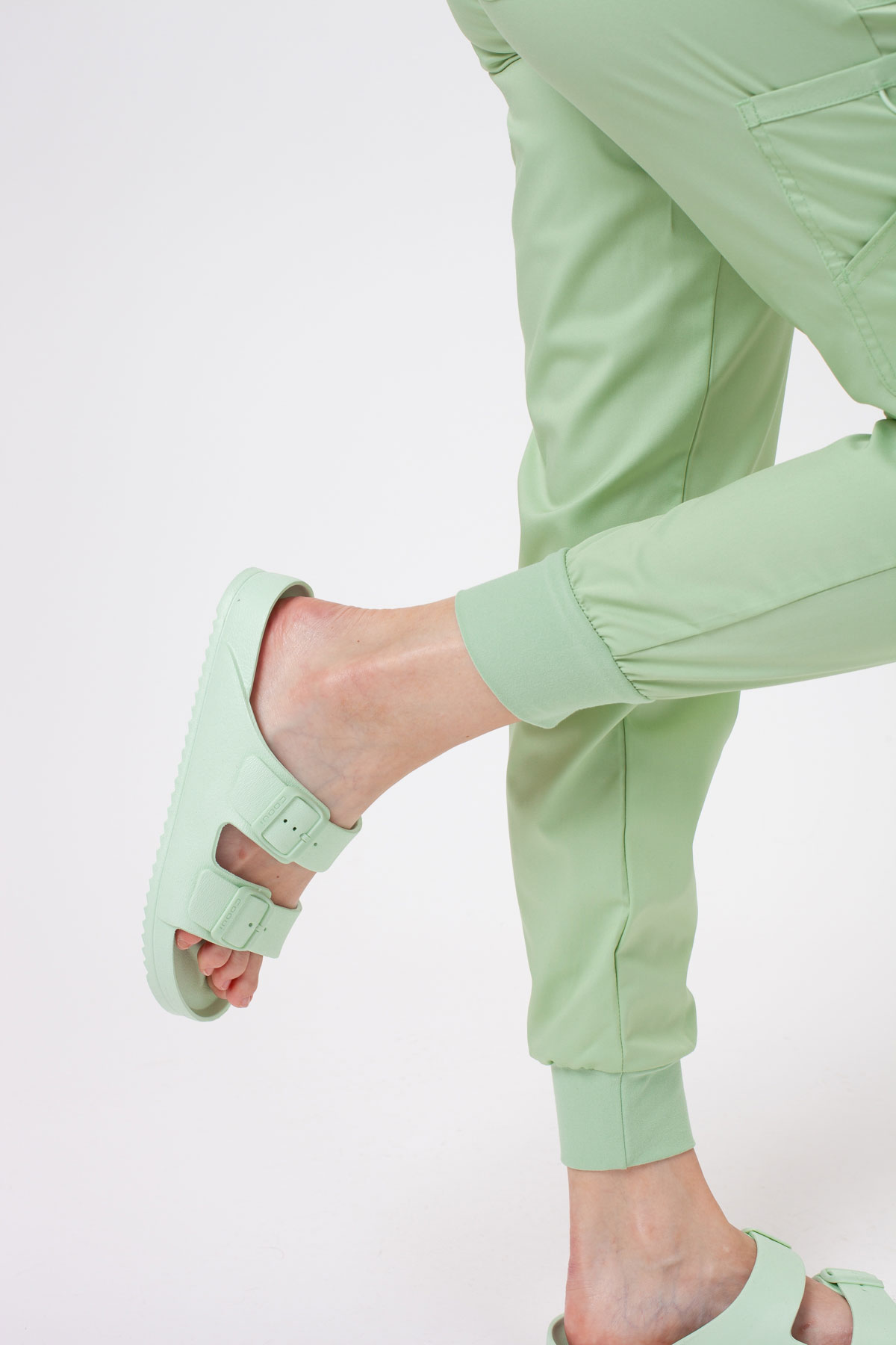 Dámská lékařská souprava Cherokee Revolution Soft pistáciová-13