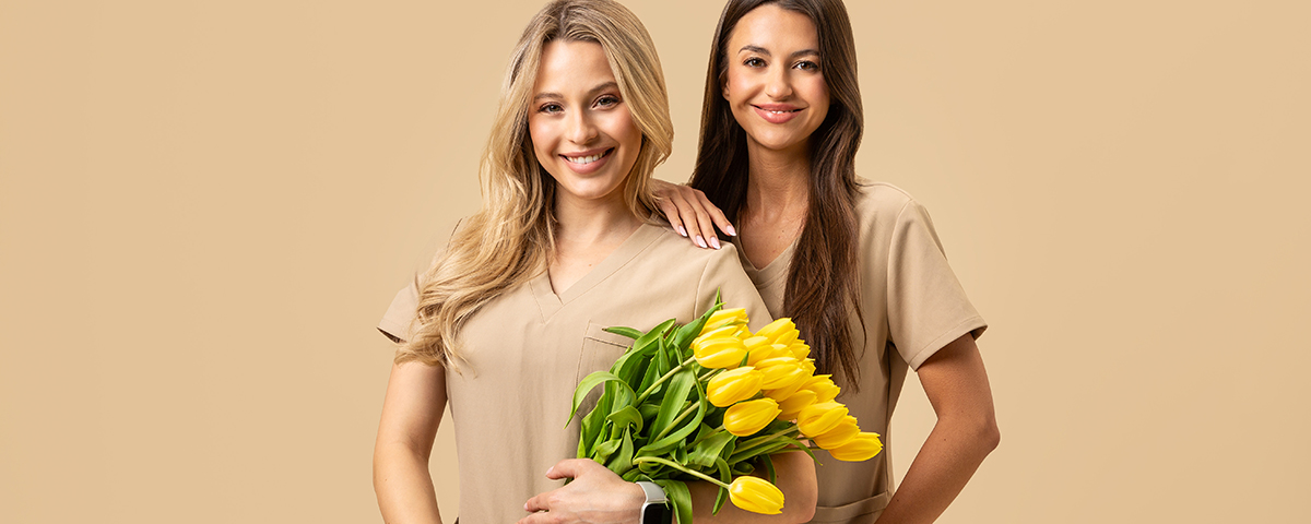 Dress code v estetické medicíně a beauty segmentu – zdravotnické šaty, soupravy a prémiové pláště Dress code v estetické medicíně a beauty segmentu – zdravotnické šaty, soupravy a prémiové pláště
